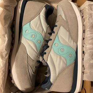 Saucony girls shoes size 5.5M! BRAND NEW! Light blue and gray!